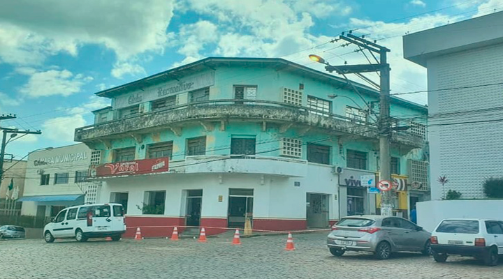 PRÉDIO DA CÂMARA MUNICIPAL É INTERDITADO